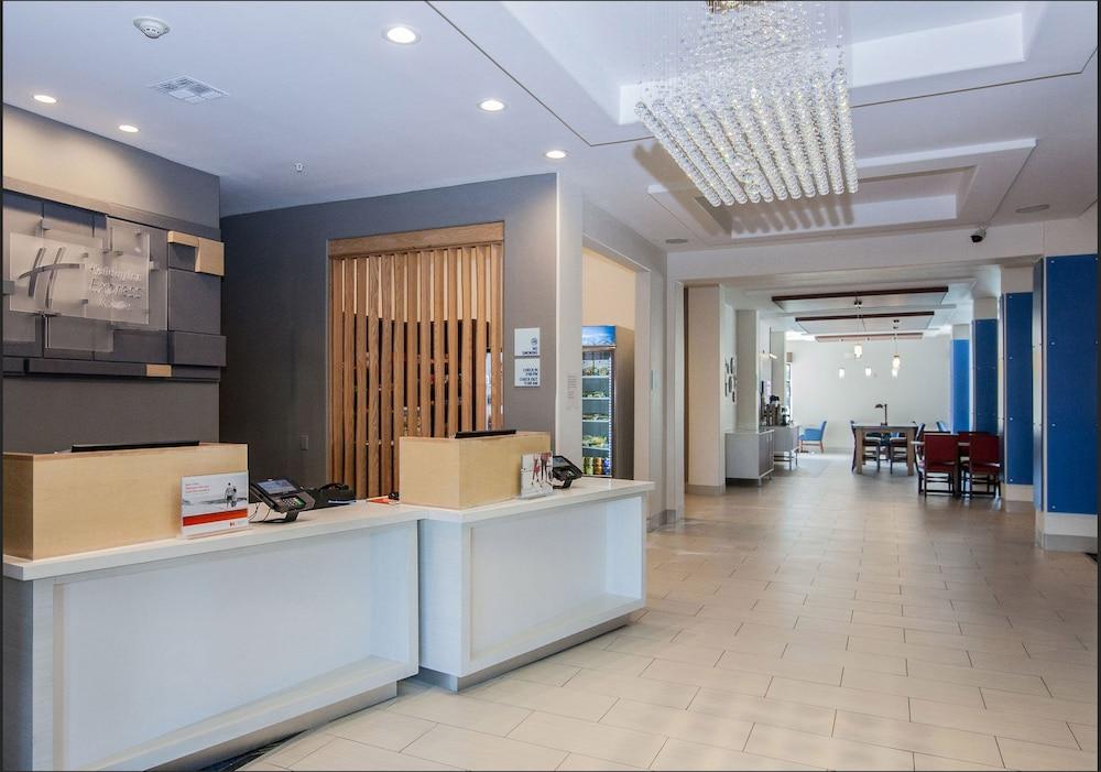 Holiday Inn Express Houston-Alvin By Ihg Exterior photo