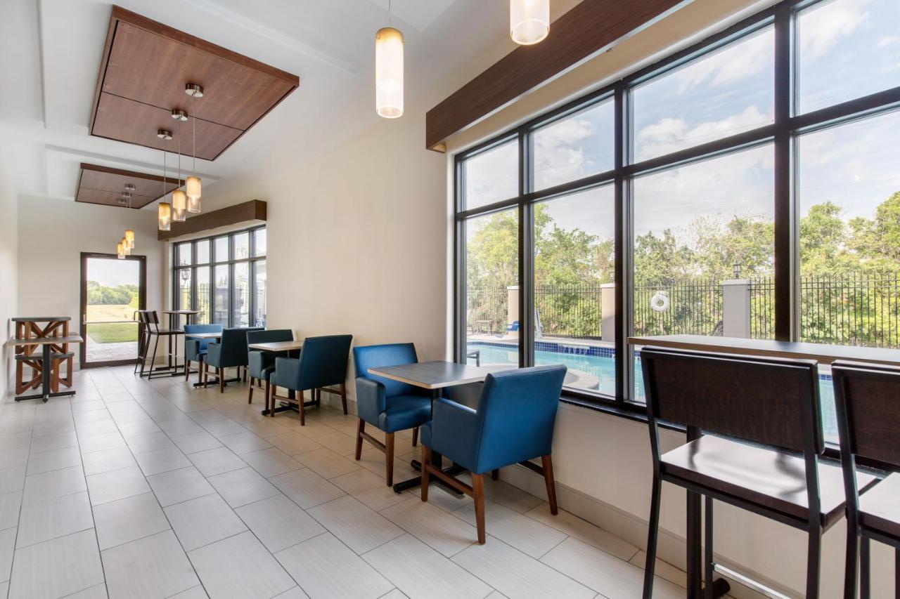 Holiday Inn Express Houston-Alvin By Ihg Exterior photo