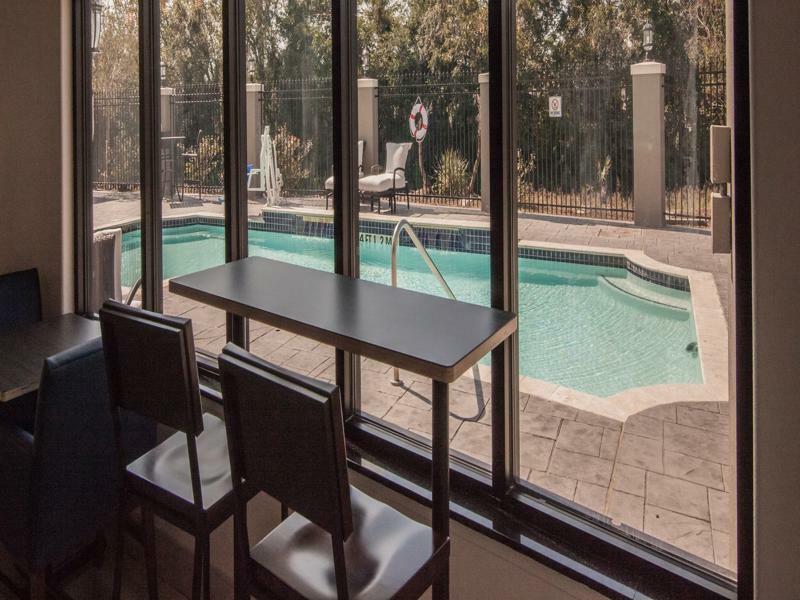 Holiday Inn Express Houston-Alvin By Ihg Exterior photo