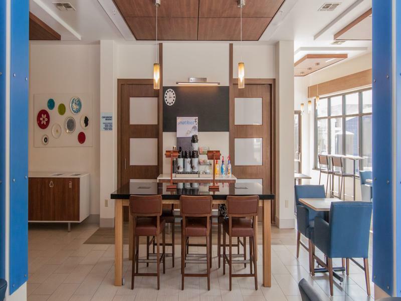 Holiday Inn Express Houston-Alvin By Ihg Exterior photo