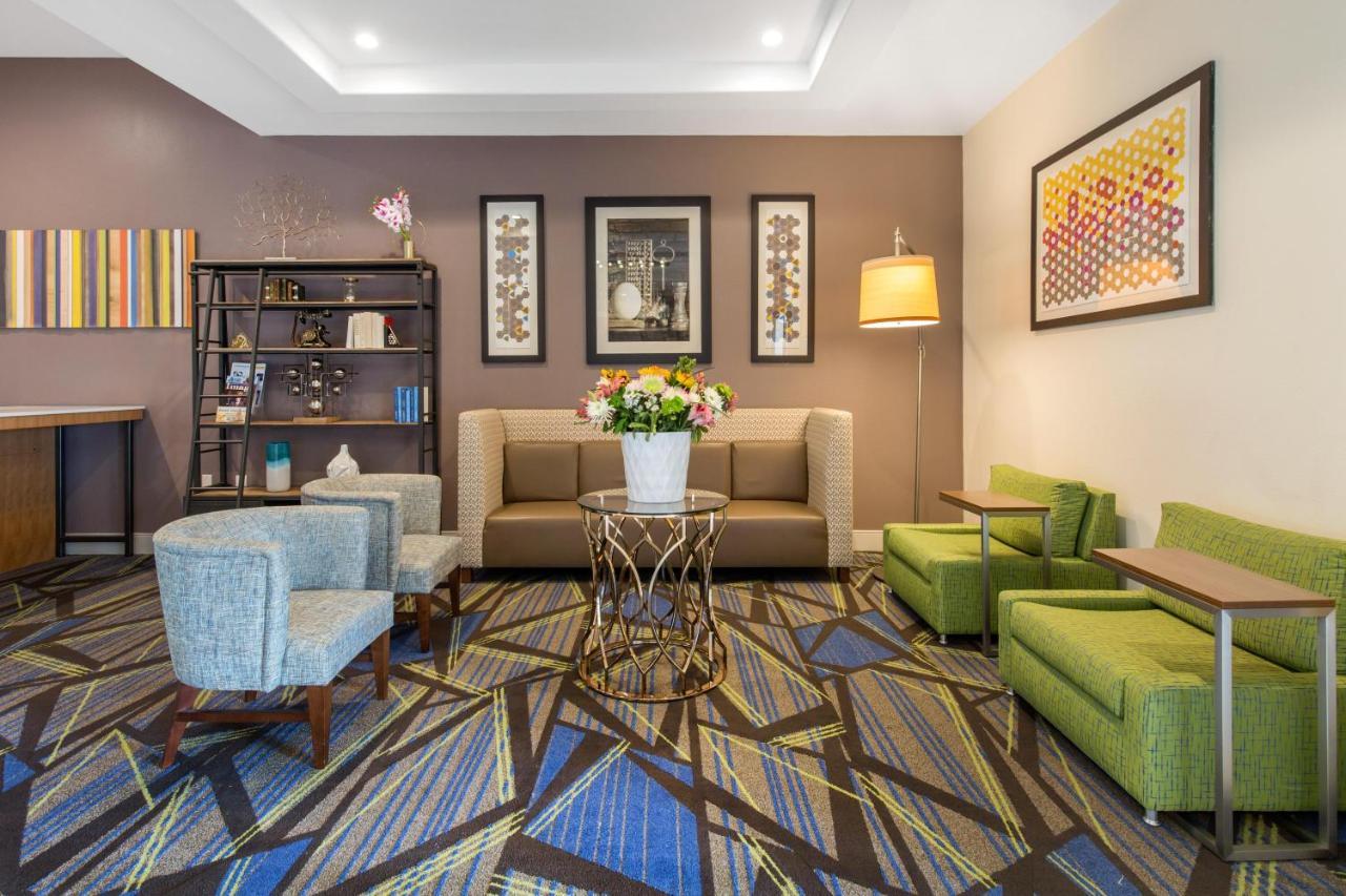Holiday Inn Express Houston-Alvin By Ihg Exterior photo